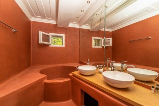 siora tanto rustic villa bathroom